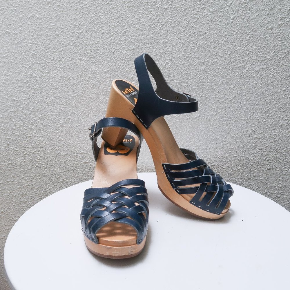 Swedish Hasbeens navy blue leather sz. 8.5 / 39